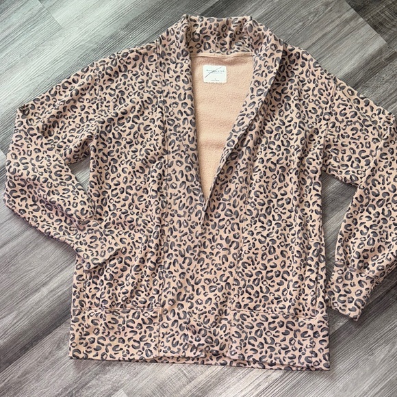 Abercrombie & Fitch Tops - Abercrombie & Fitch Soft Collection Leopard Cheetah Print Cardigan Sweater Small